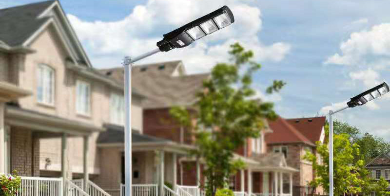 Solar Street Lights vs. Traditional Street Lights: Which One is Worth the Investment?